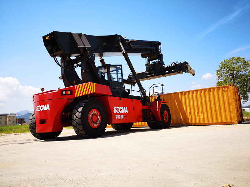 45 Ton Reach Stacker