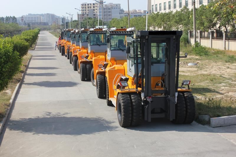 Heavy Equipment SOCMA Forklift 12t For Rental Heavy Equipment SOCMA Forklift 12t For Rental