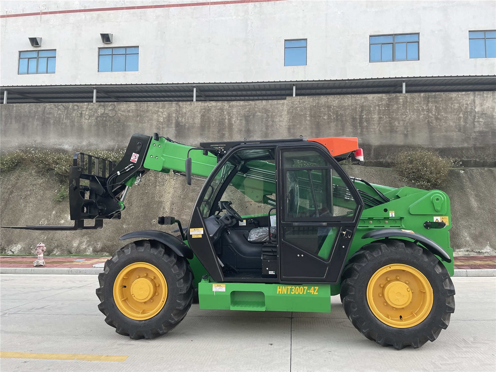 SOCMA 3 Ton 7 Meter Telescopic Forklift HNT3007 2 SOCMA 3 Ton 7 Meter Telescopic Forklift HNT3007 2
