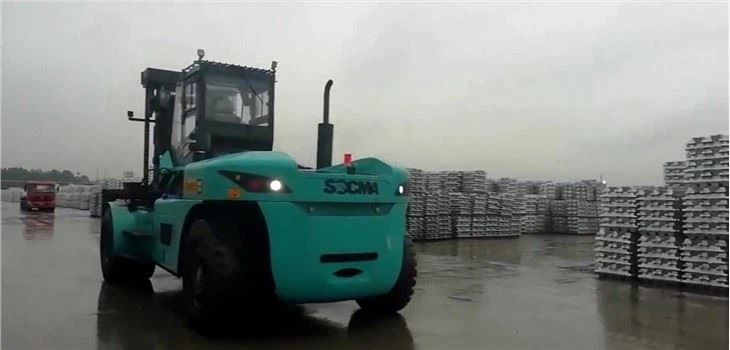 بھاری کنٹینرز کو سنبھالنے کے لئے 30 ٹن فورک لفٹ